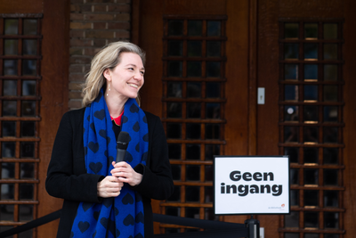 911031 Afbeelding van wethouder Anke Klein bij de opening van de Bibliotheek Neude (Neude 11) te Utrecht.